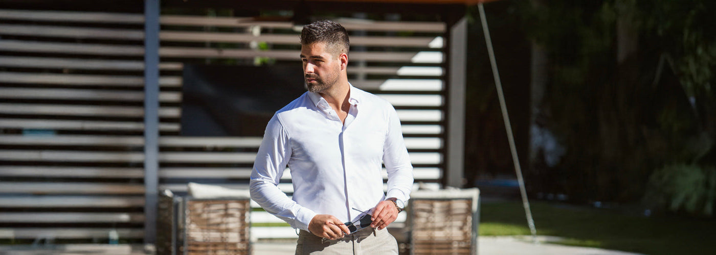 Chemise blanche classique homme, style élégant intemporel.
