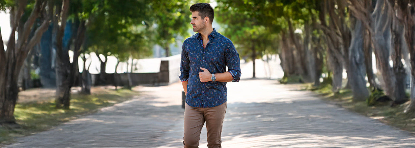 Chemise homme imprimée tendance, look élégant en extérieur.