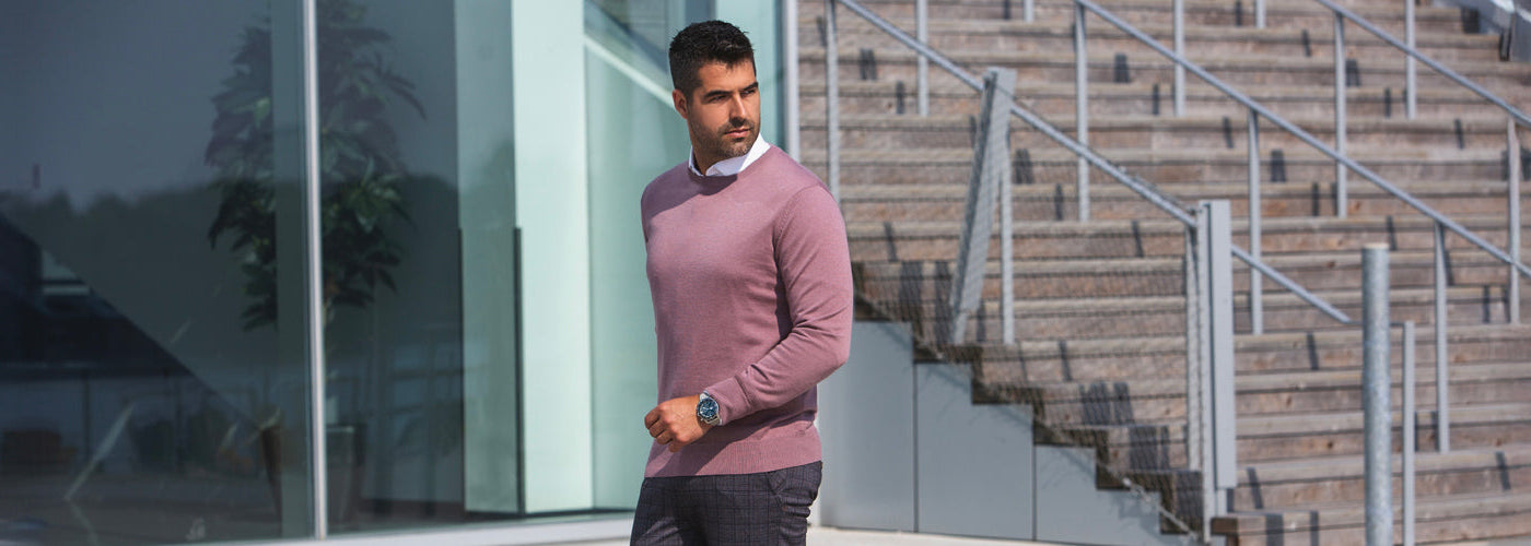 Pull mérinos homme rose, mode chic et confortable.