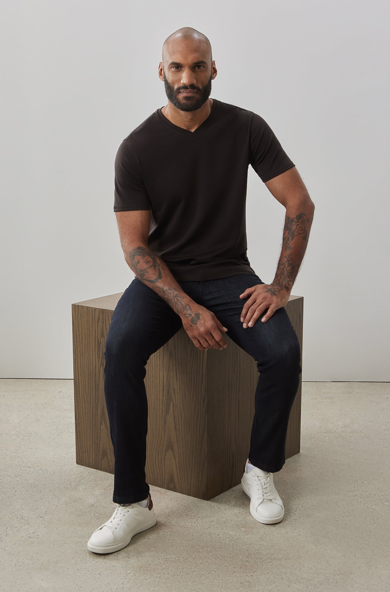 T-shirt à manches courtes pour homme par Robert Barakett | 23336V Georgia Chocolat foncé | Machemise.ca, vêtements mode pour hommes