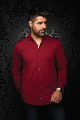 Chemise bourgogne à boutons vue de face, texture à carreaux ton sur ton et col classique pour homme par Au Noir