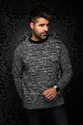 Vue de face d’une chandail en cachemire en tricot gris chiné à col rond avec bordures côtelées noires pour homme par Au Noir
