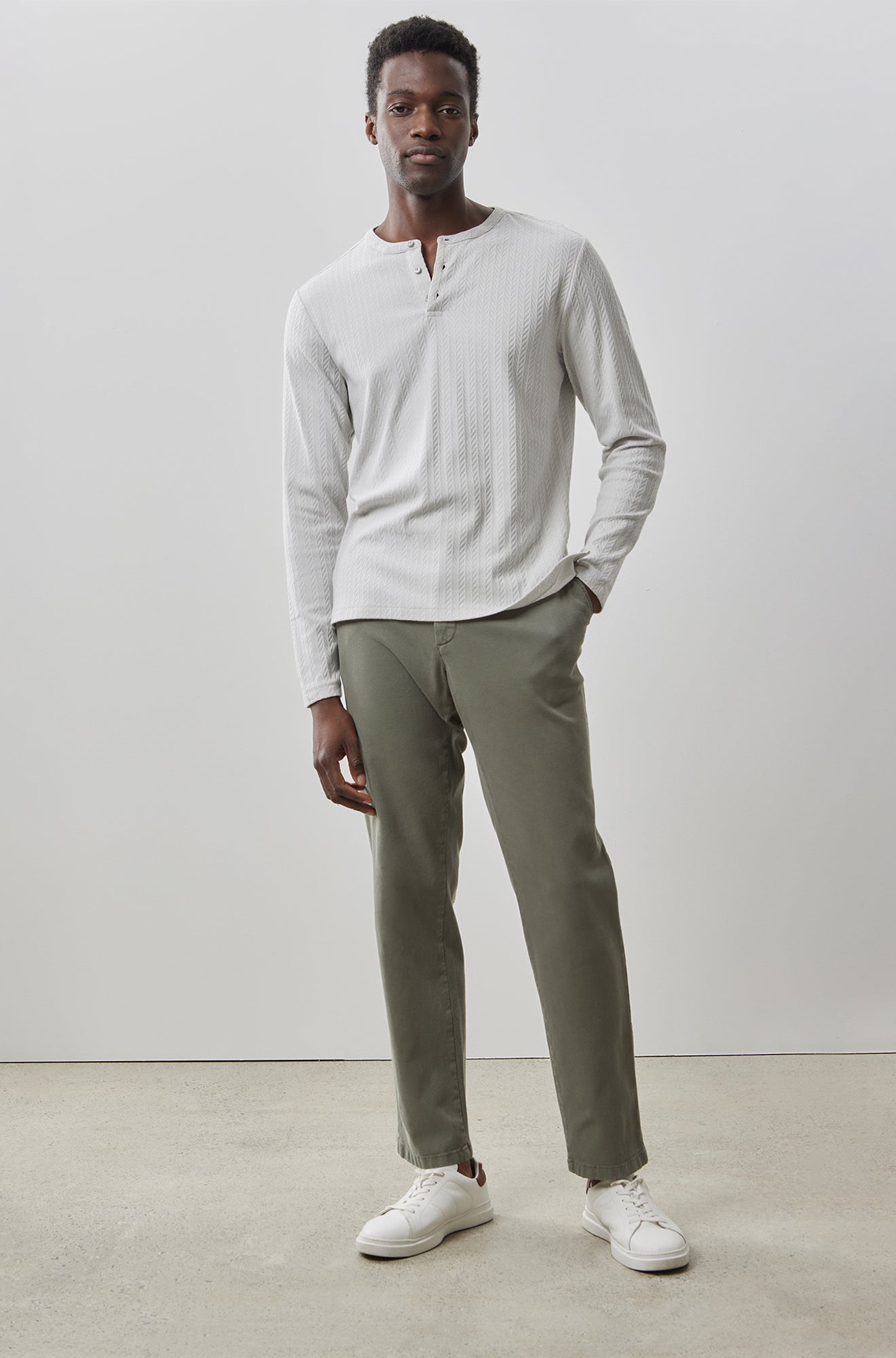 Henley à manches longues pour homme par Robert Barakett | RB41142 Warlock Gris | Machemise.ca, vêtements mode pour hommes