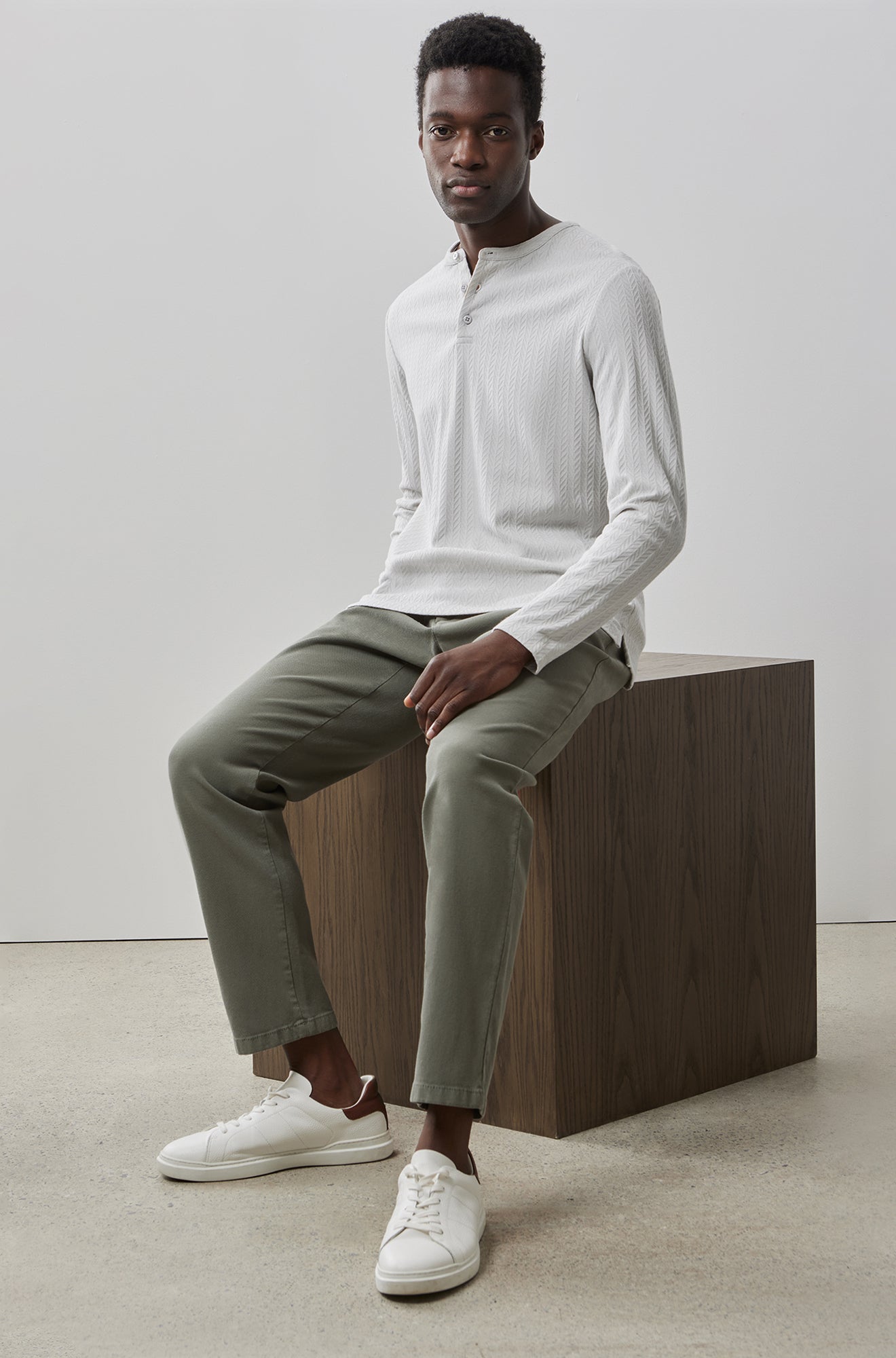 Henley à manches longues pour homme par Robert Barakett | RB41142 Warlock Gris | Machemise.ca, vêtements mode pour hommes