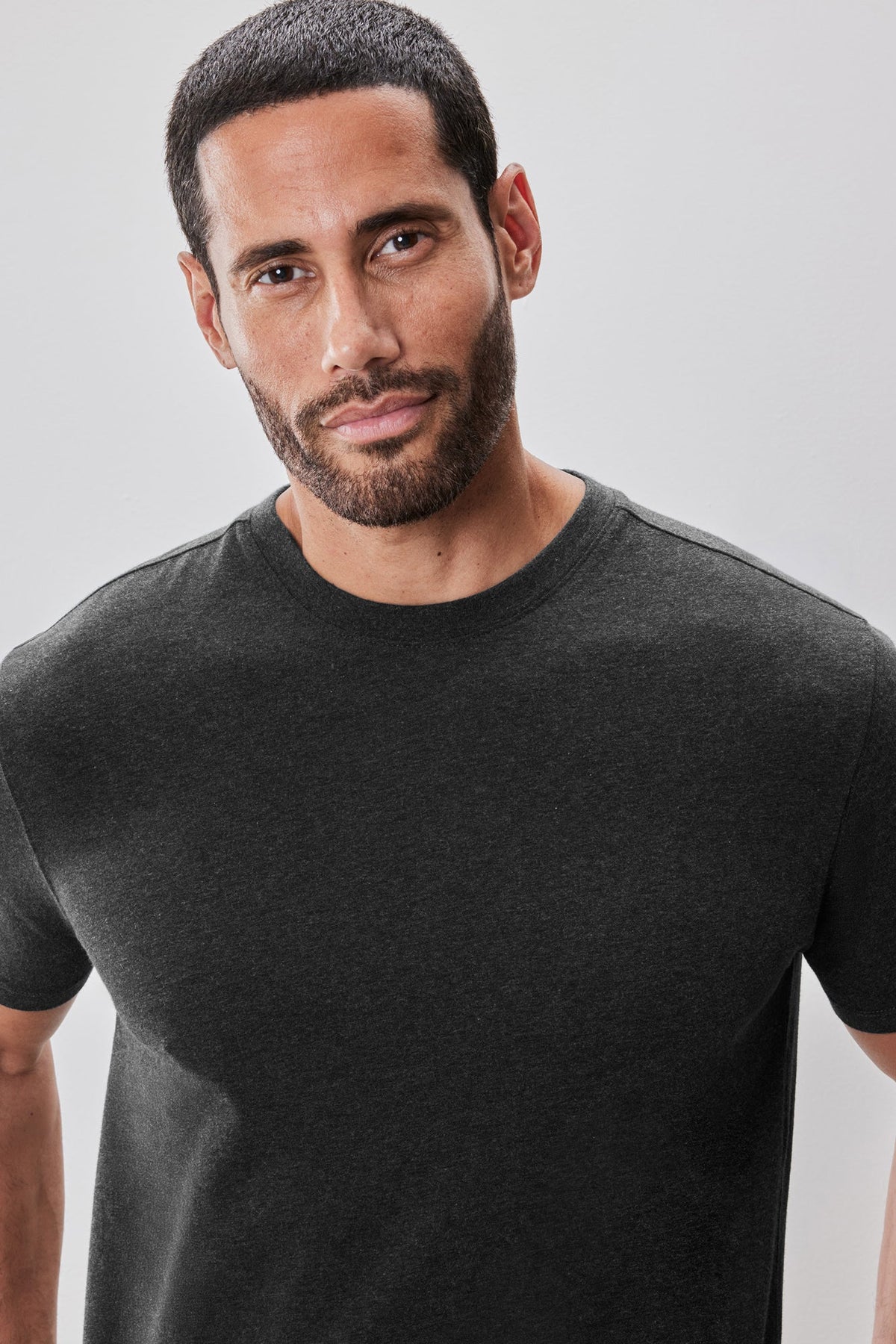 T-Shirt à manches courtes col rond pour homme par Robert Barakett | Colson RB52320 Charbon | Machemise.ca, vêtements mode pour hommes