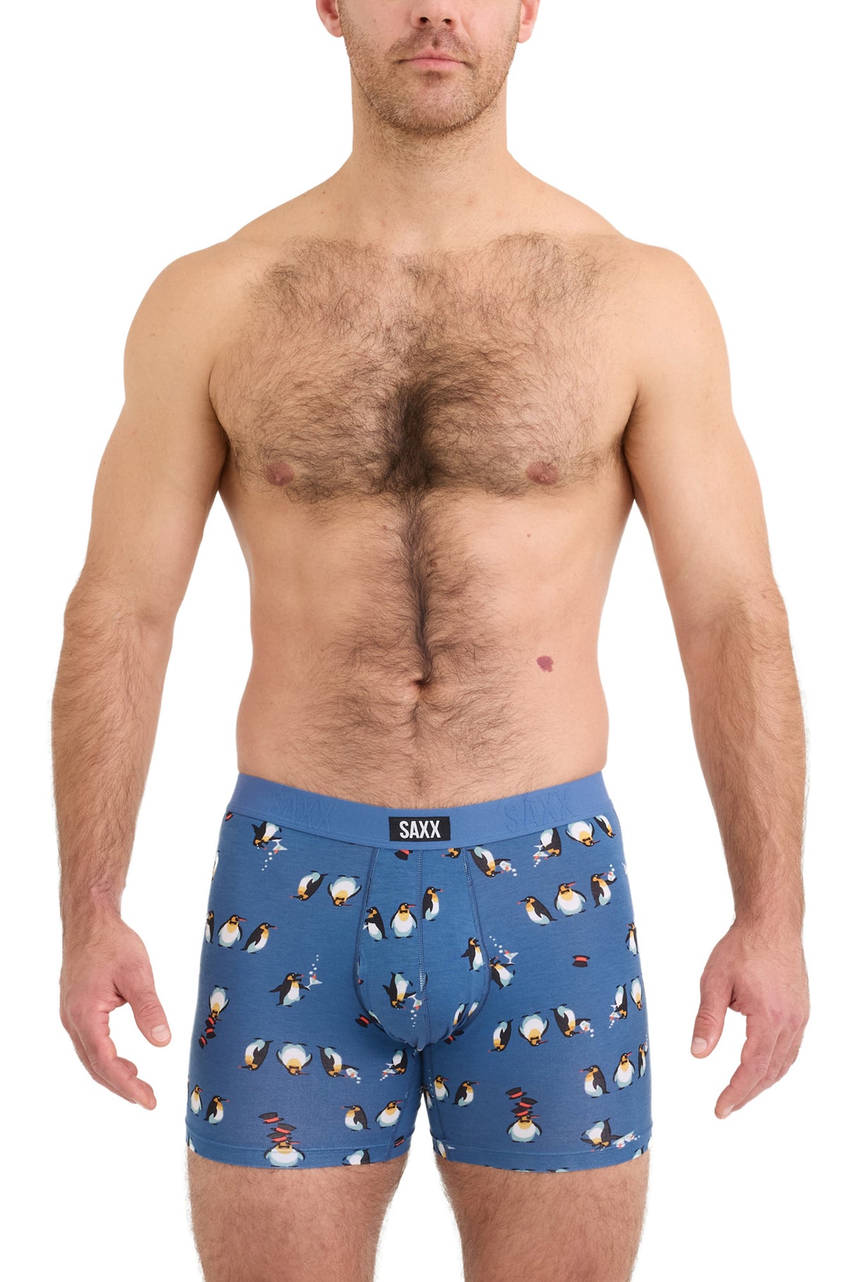 Sous-vêtement bleu à imprimé pingouin et taille à logo pour homme par Saxx, vue de face sur mannequin