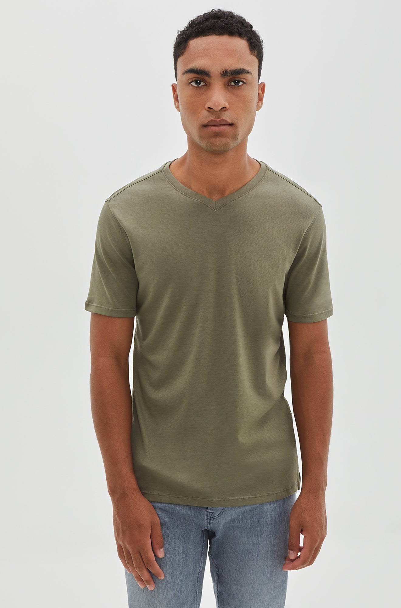 T-Shirt col en V pour homme par Robert Barakett | 23336V Georgia Olive | Machemise.ca, vêtements mode pour hommes