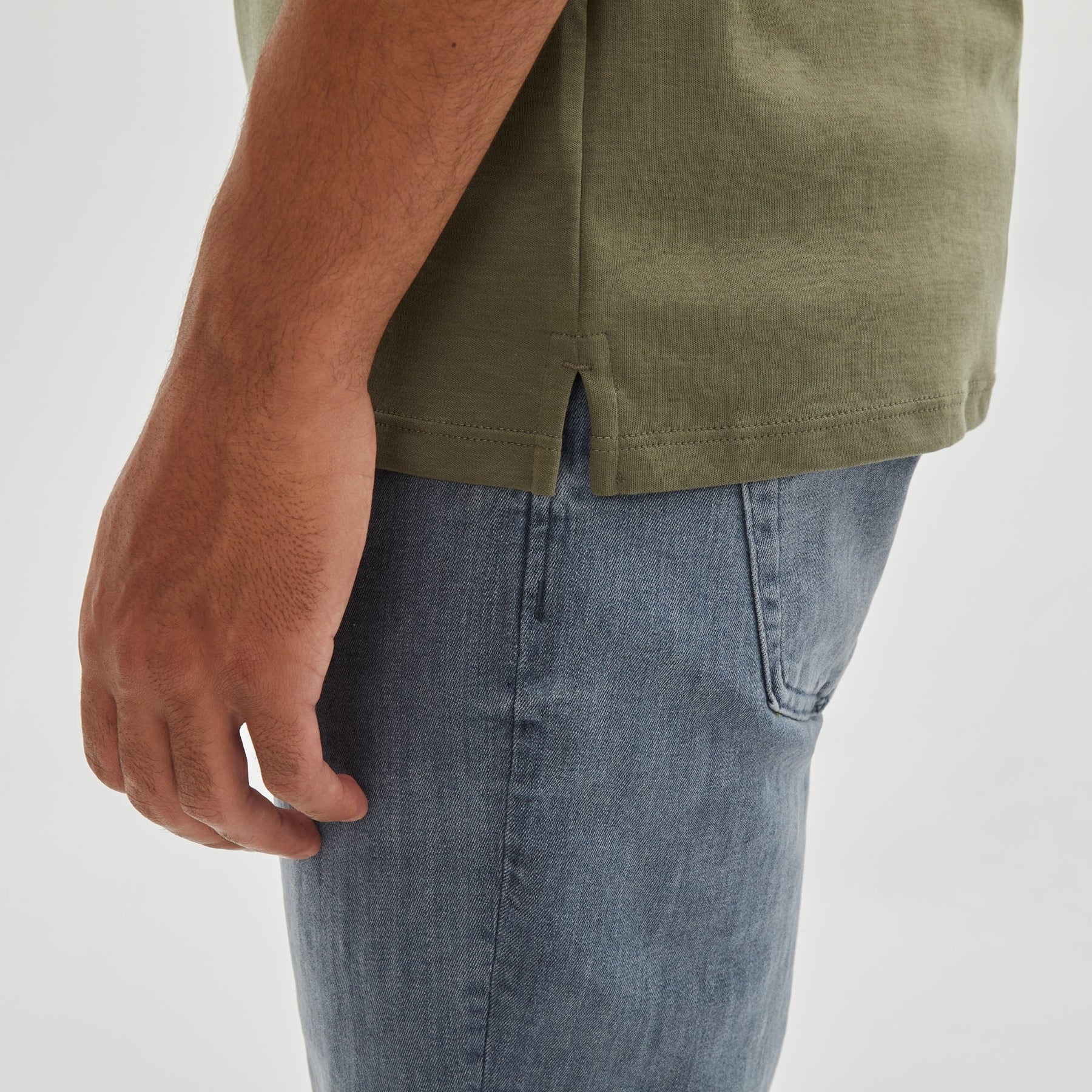 T-Shirt col en V pour homme par Robert Barakett | 23336V Georgia Olive | Machemise.ca, vêtements mode pour hommes