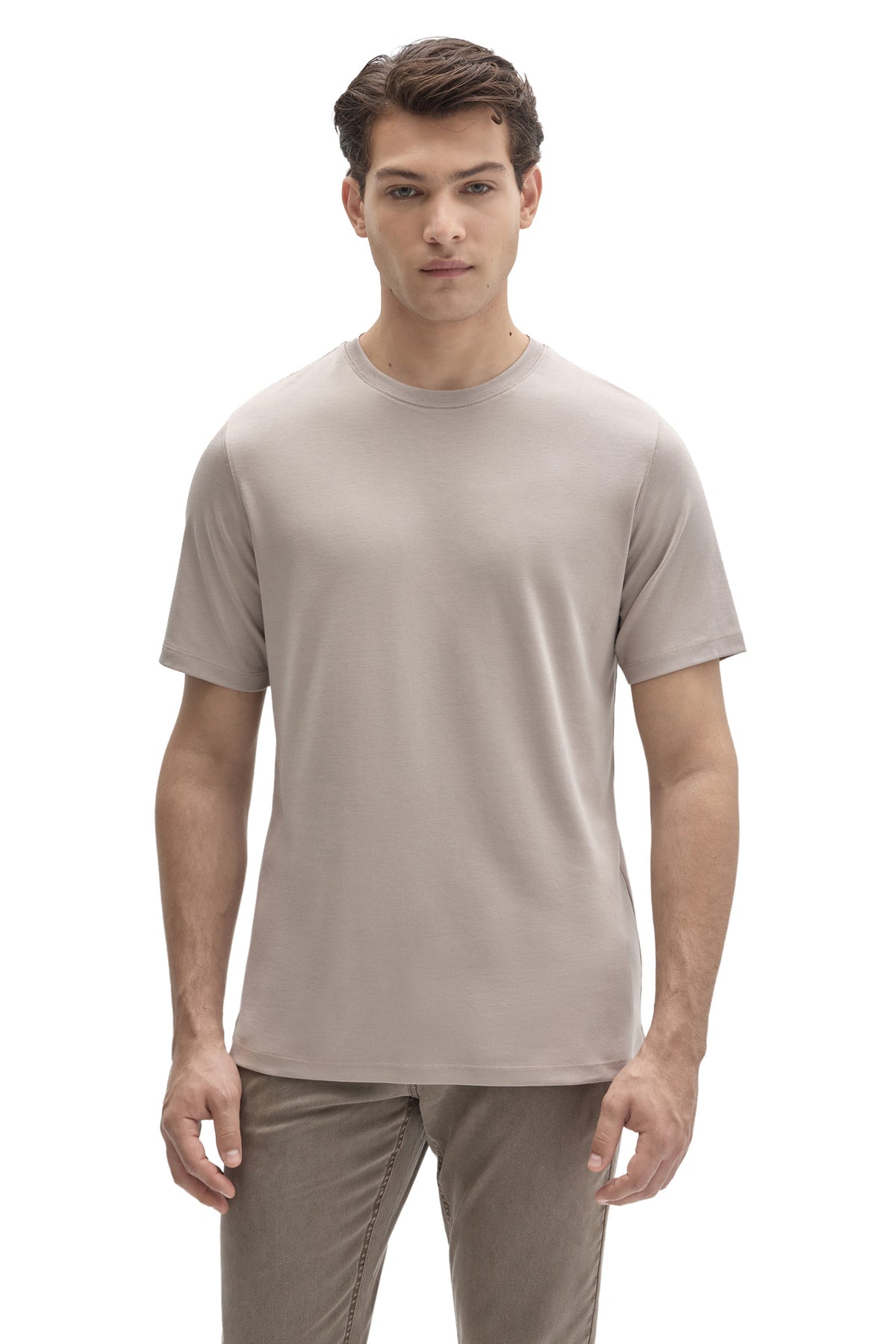 Vue de face mi-corps d’un T-Shirt manches courtes taupe pâle avec ourlet droit surpiqué pour homme par Robert Barakett