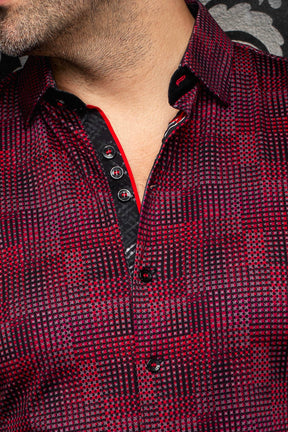 Gros plan du col de chemise rouge et noir à micro-carreaux, patte noire, boutons et passepoil rouge pour homme par Au Noir