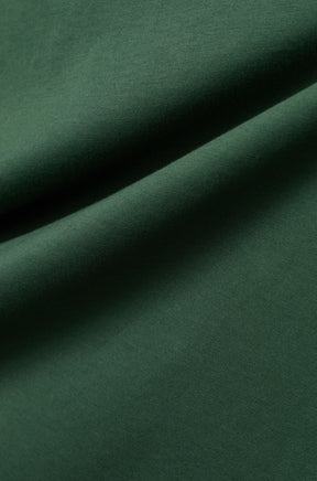 T-Shirt vert foncé avec la texture fine du tissu et jersey pour homme par Psycho Bunny, en gros plan