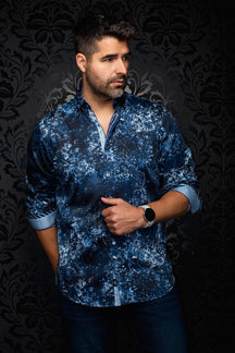 Chemise bleu marine à imprimé abstrait et poignets contrastants pour homme par Au Noir, vue de face sur mannequin