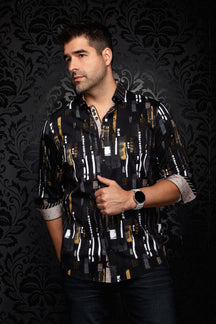 Chemise noire boutonnée à imprimé abstrait blanc, gris et doré, poignets contrastants pour homme par Au Noir, vue de face