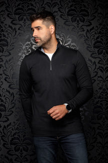 Veste sport noir à manches longues avec demi-glissière et logo ton sur ton pour homme par Au Noir, vue avant sur mannequin