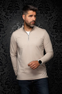 Veste sport beige à manches longues avec demi-glissière et col montant, vue de face sur mannequin pour homme par Au Noir