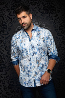 Vue de face d’une chemise blanche imprimée bleue avec poignets roulés contrastants pour homme par Au Noir
