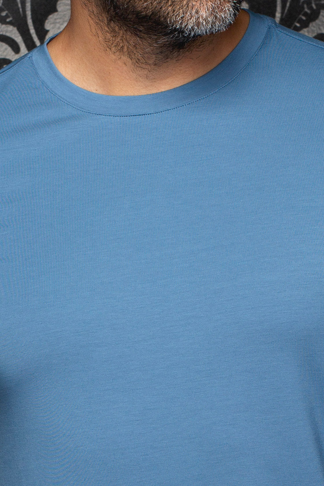 Au Noir men's blue Short-sleeve T-Shirt showing the ribbed crew neck and fine jersey texture, close-up