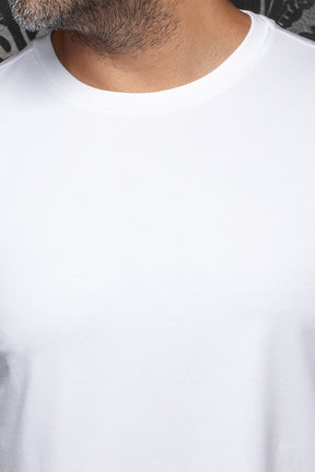 Au Noir men's plain white Short-sleeve T-Shirt crewneck, showing stitched neckline and smooth jersey, close-up