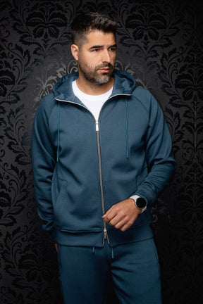 Veste sport à capuchon sarcelle zippée sur modèle, vue de face avec cordons et poches pour homme par Au Noir