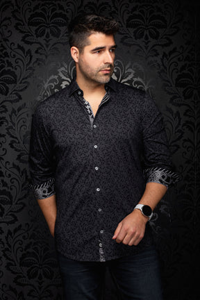Chemise noire à motif floral ton sur ton, vue de face avec poignets contrastants roulés pour homme par Au Noir