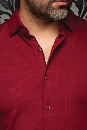 Chemise bourgogne, de la patte boutonnée, des carreaux ton sur ton et liséré noir pour homme par Au Noir, en gros plan