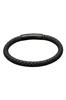 Bracelet noir tressé avec fermoir lisse gravé Au Noir, vue isolée pour homme