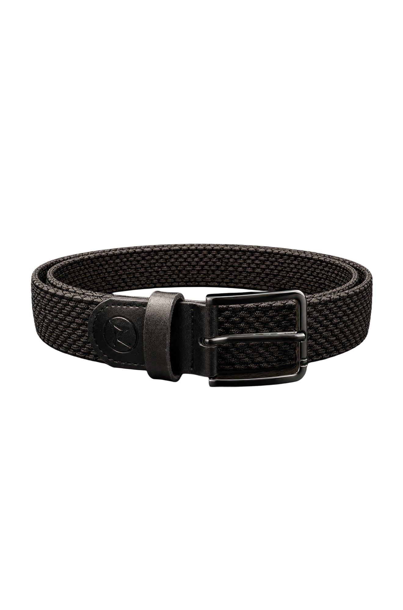 Ceinture noire tressée en vue isolée avec boucle rectangulaire noire et logo ton sur ton pour homme par Au Noir