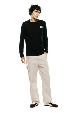 Vue avant en angle plein pied du T-Shirt noir à manches longues pour homme par Psycho Bunny