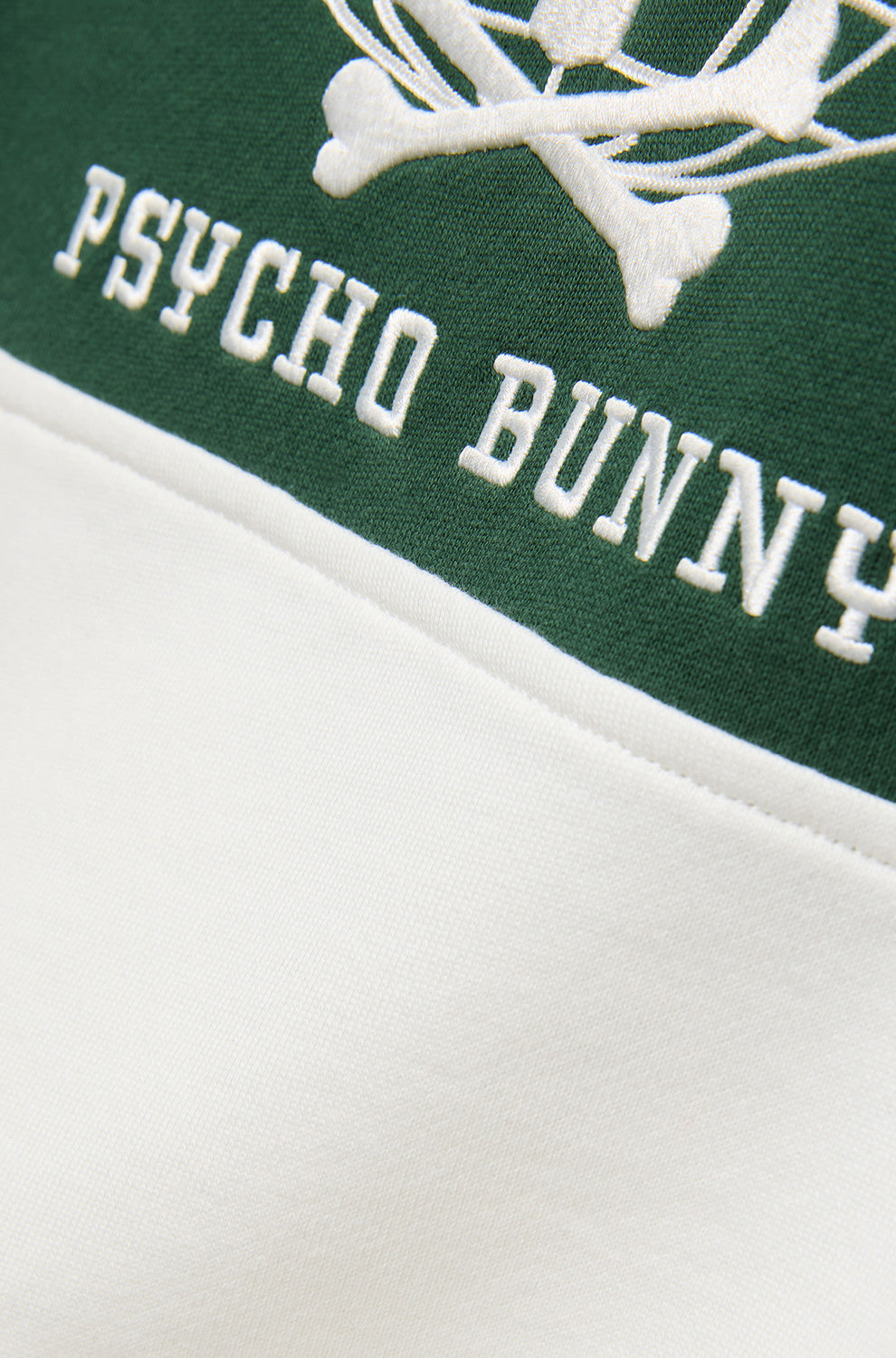 Chandail manches longues blanc, detail pour homme par Psycho Bunny
