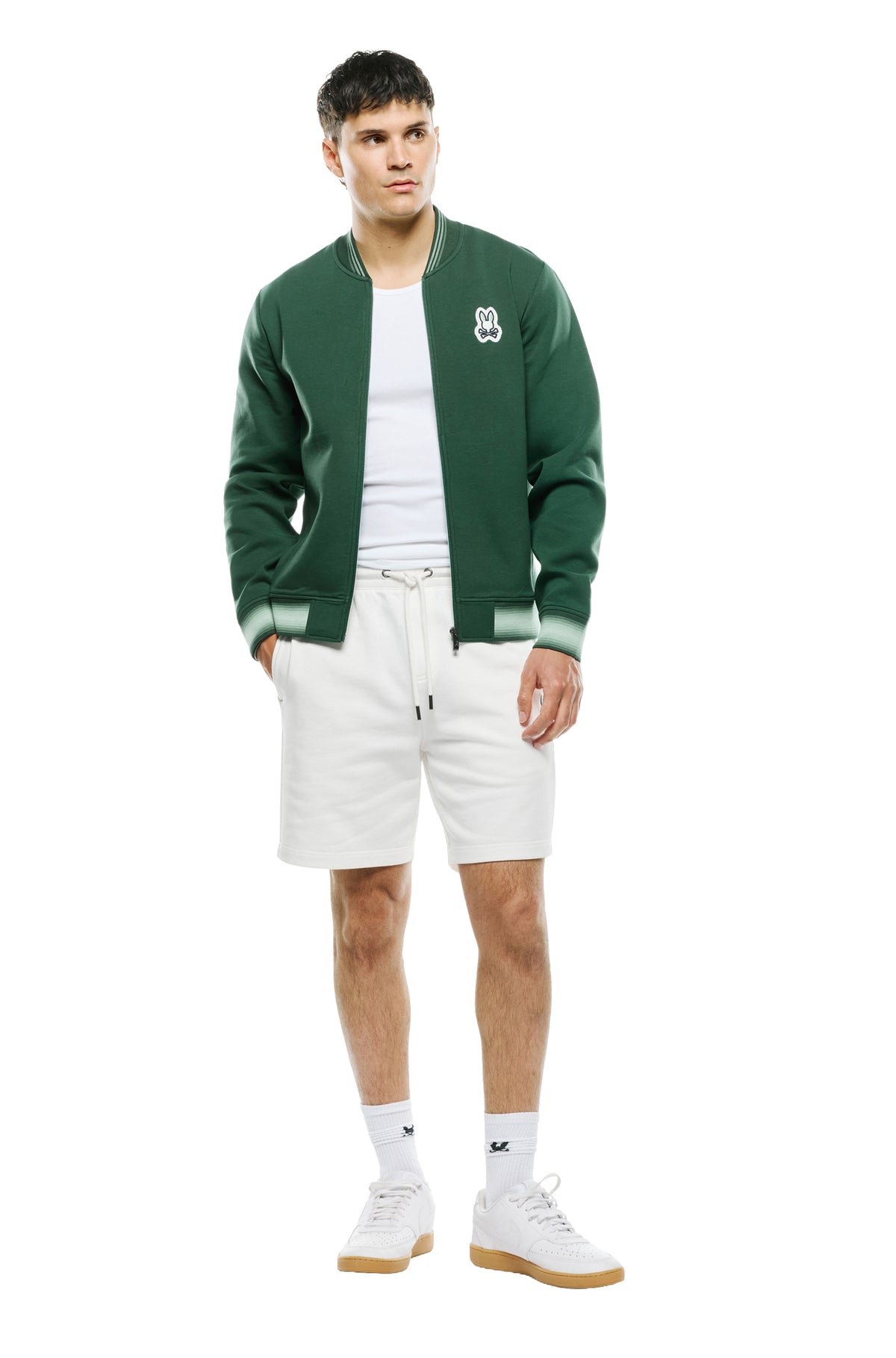 Vue avant complète du jacket bomber verte zippé avec poignets rayés vert pâle et ourlet pour homme par Psycho Bunny