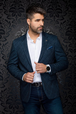 Veston bleu marine texturé avec revers crantés, poches à rabat et boutons aux poignets pour homme par Au Noir, vue avant