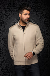 Coupe-vent mi-saison style bomber bomber beige zippé sur mannequin, vue de face avec col montant pour homme par Au Noir