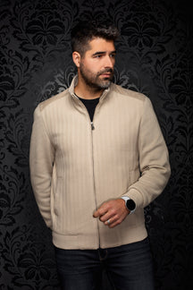 Coupe-vent mi-saison style bomber bomber beige zippé sur mannequin, vue de face avec col montant pour homme par Au Noir