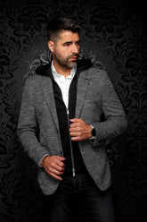 Veston gris texturé avec insert noir à capuchon zippé et revers crantés pour homme par Au Noir, vue de face