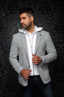 Veston gris pâle texturé avec revers crantés, boutons noirs et pochette pour homme par Au Noir, vue de face