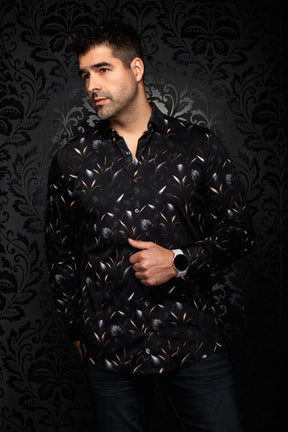 Vue de face d’une chemise noire boutonnée à fleurs grises et accents de feuilles orange pour homme par Au Noir