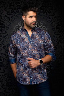 Chemise bleu marine à motif cachemire avec manches roulées contrastantes pour homme par Au Noir, vue de face