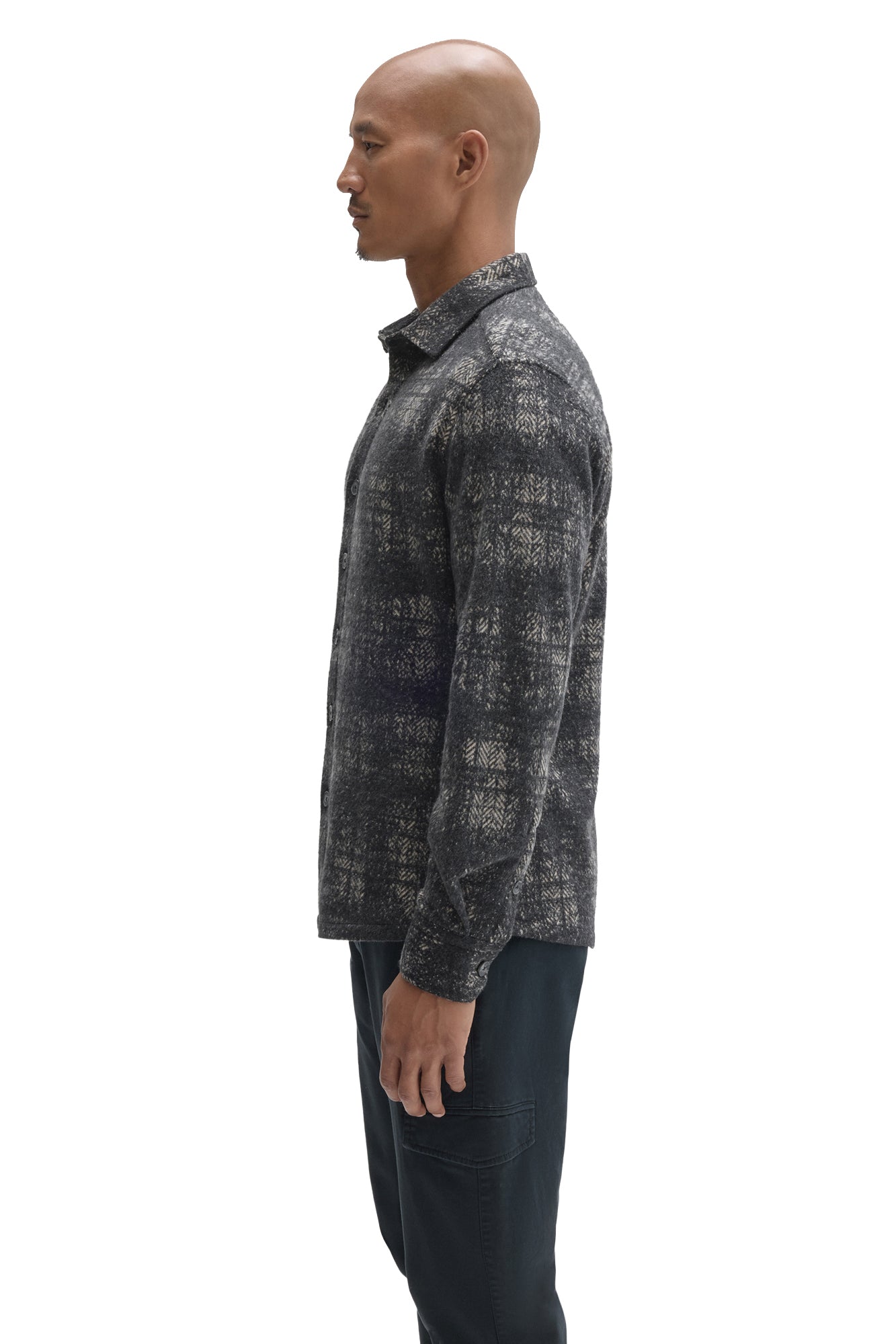 Surchemise-veste à carreaux anthracite, silhouette droite et poignet boutonné pour homme par Robert Barakett, de côté