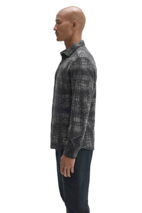 Surchemise-veste à carreaux anthracite, silhouette droite et poignet boutonné pour homme par Robert Barakett, de côté