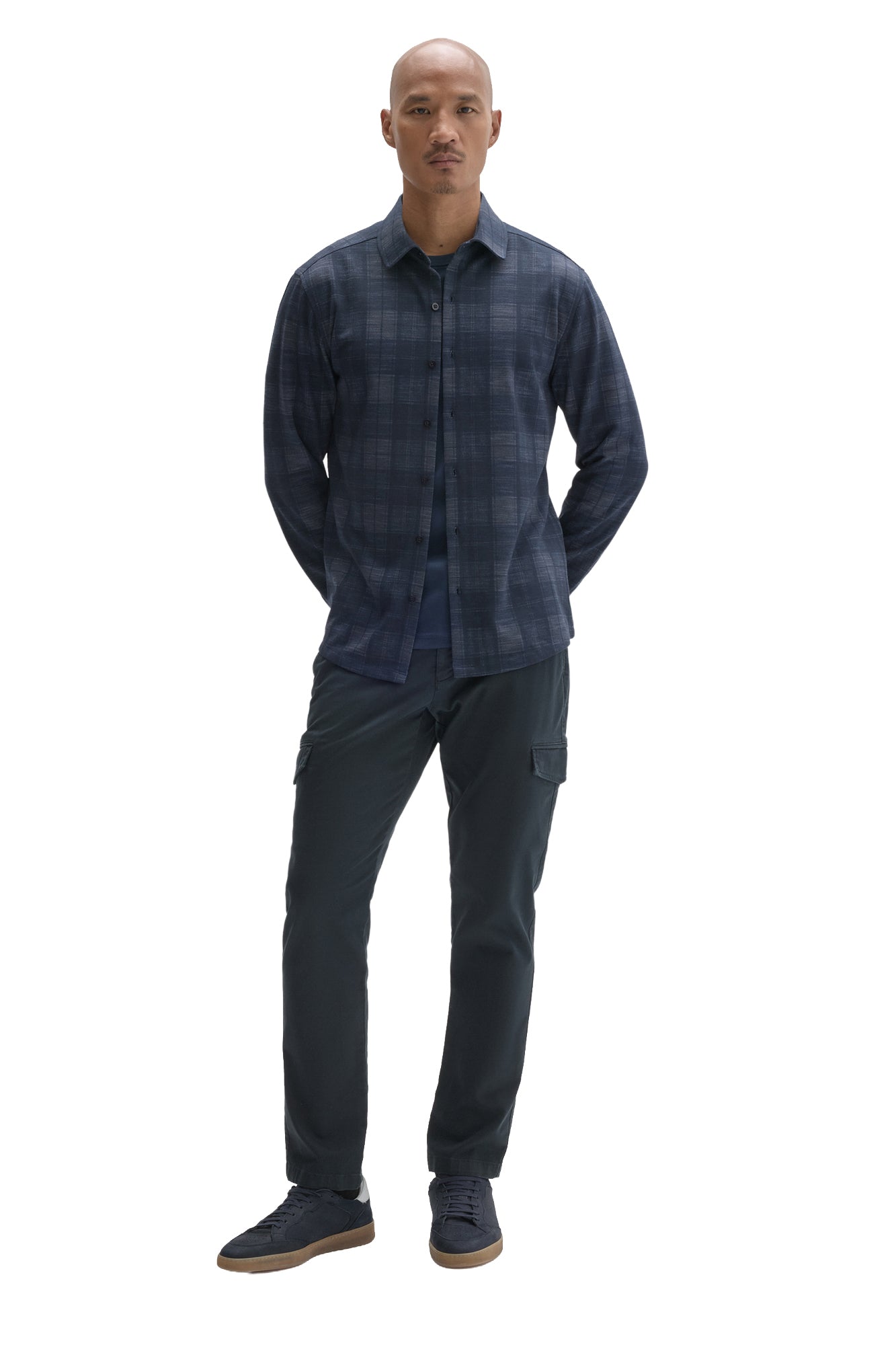Surchemise marine pour homme par Robert Barakett, vue de face sur mannequin