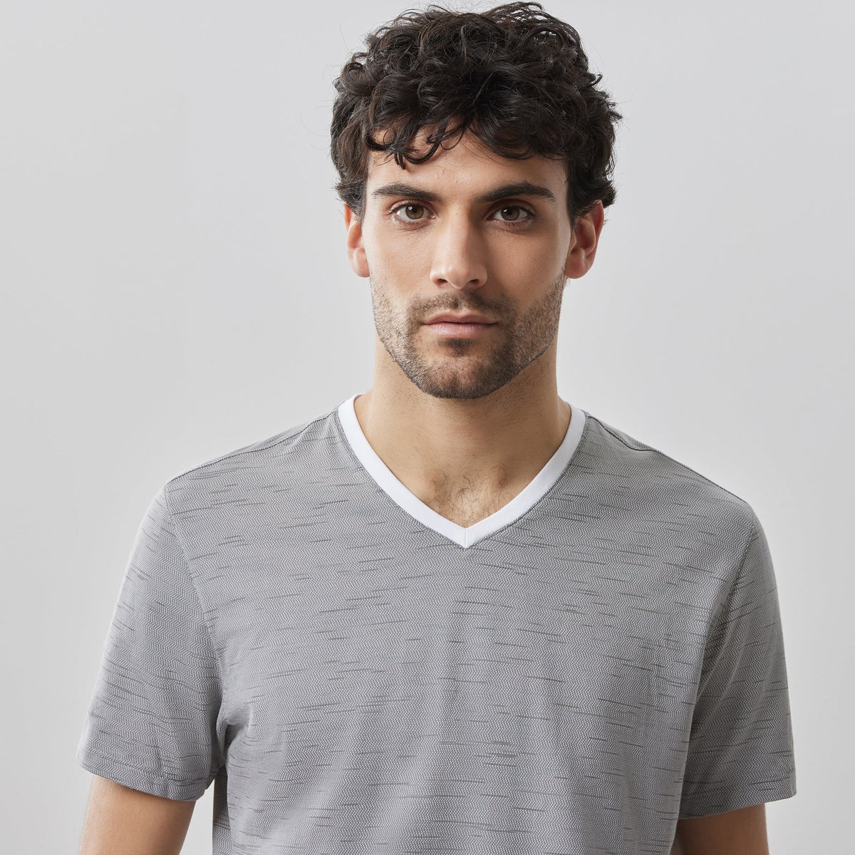 T-Shirt V-neck pour homme par Robert Barakett | RB41050 Brewer Gris | Machemise.ca, vêtements mode pour hommes