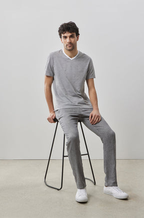 T-Shirt V-neck pour homme par Robert Barakett | RB41050 Brewer Gris | Machemise.ca, vêtements mode pour hommes