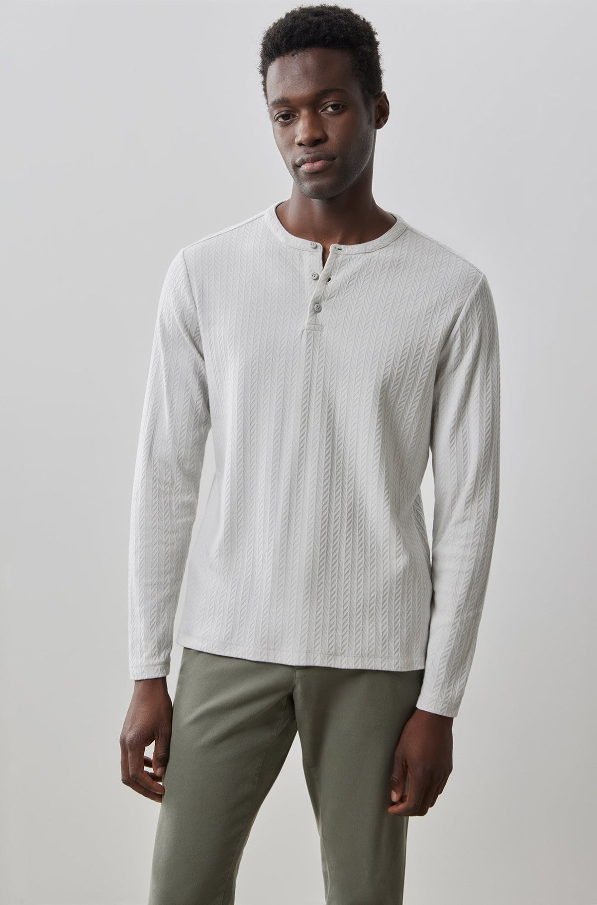 Henley à manches longues pour homme par Robert Barakett | RB41142 Warlock Gris | Machemise.ca, vêtements mode pour hommes