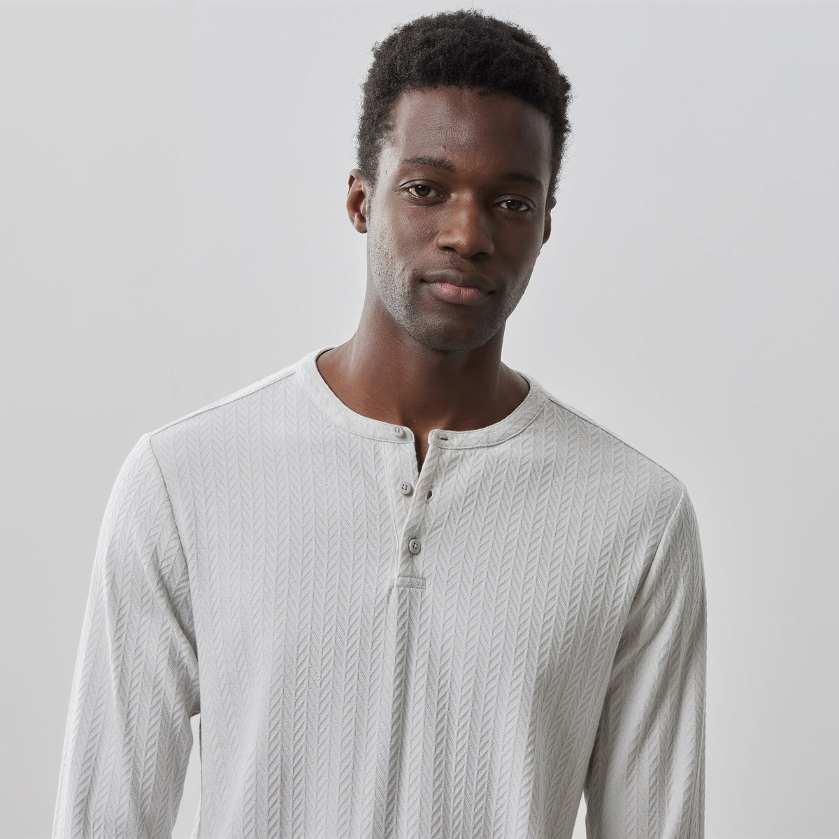Henley à manches longues pour homme par Robert Barakett | RB41142 Warlock Gris | Machemise.ca, vêtements mode pour hommes