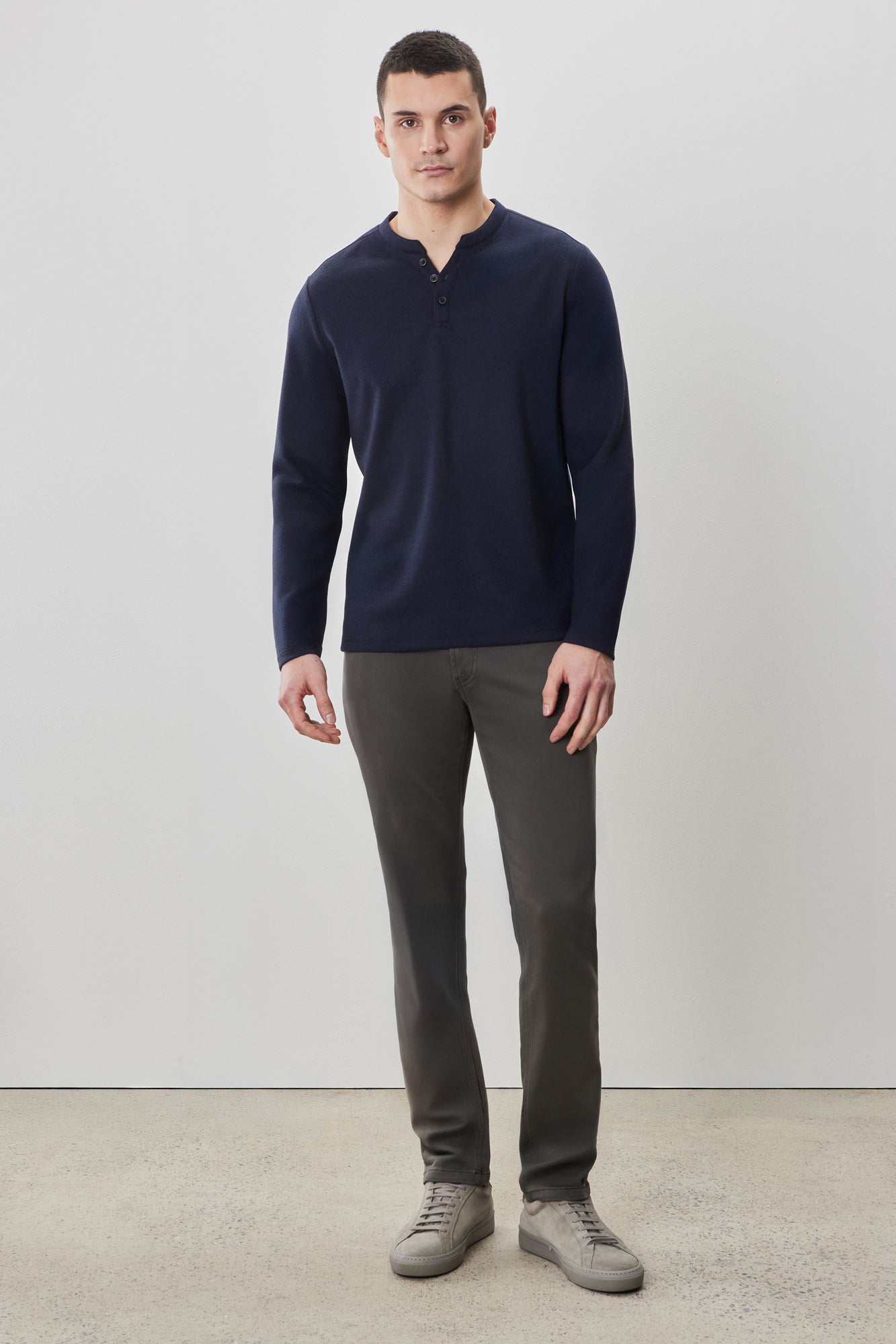 T-Shirt M.L. henley pour homme par Robert Barakett | RB52157 Alec Marine | Machemise.ca, vêtements mode pour hommes