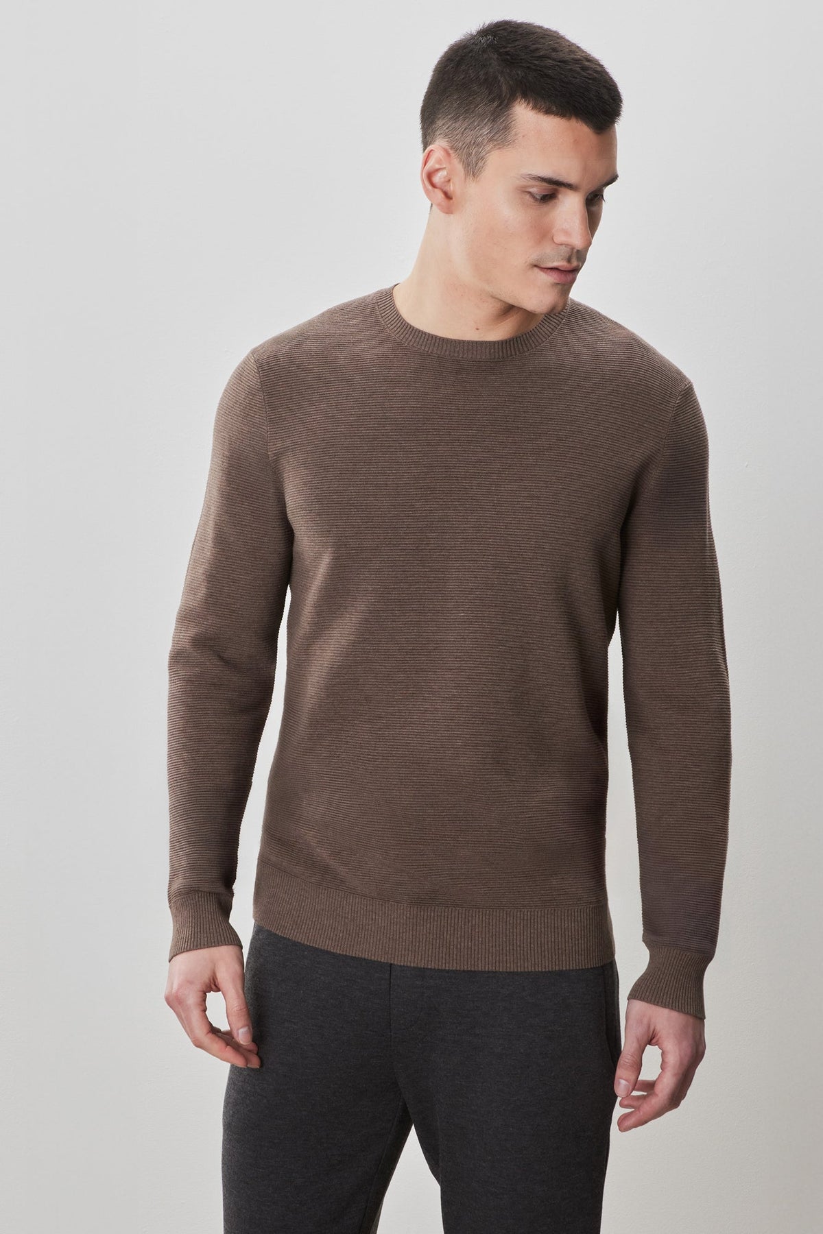 Chandail à manches longues col rond pour homme par Robert Barakett | Enrique RB52270 Brun | Machemise.ca, vêtements mode pour hommes
