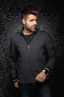 Coupe-vent mi-saison style bomber noir, vue de face sur mannequin pour homme par Au Noir