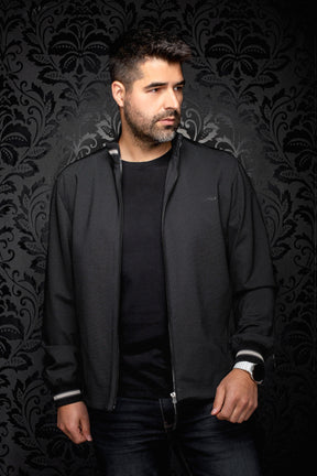 Coupe-vent mi-saison style bomber noir, vue de face sur mannequin pour homme par Au Noir
