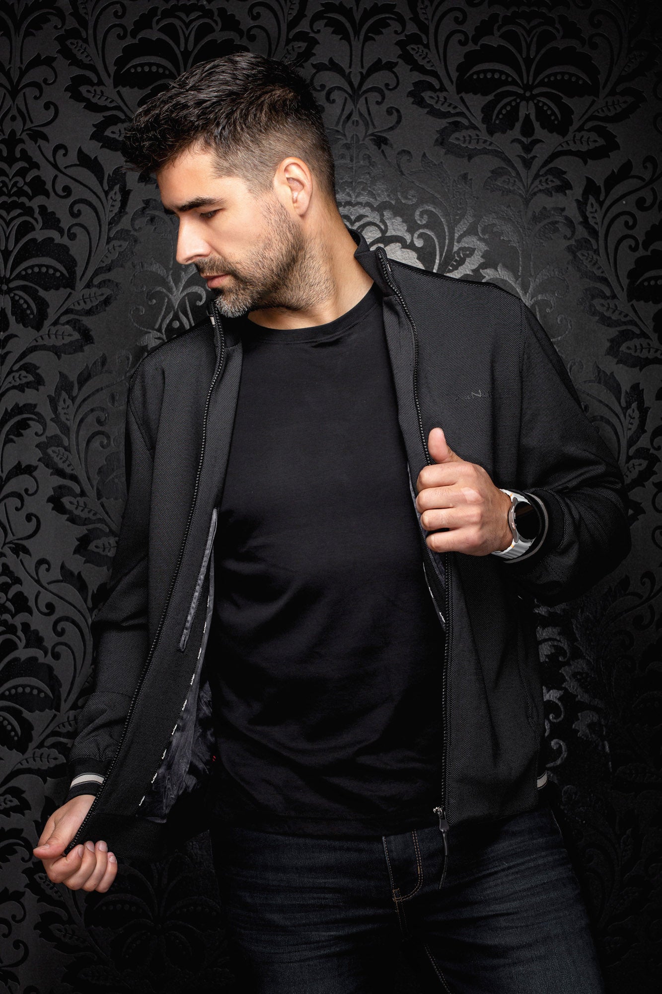 Coupe-vent mi-saison style bomber noir, vue de cote pour homme par Au Noir