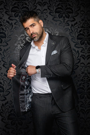 Veston gris charbon ouvert montrant doublure à motif, surpiqûres rouges et étiquette pour homme par Au Noir, détail